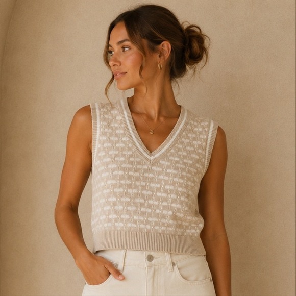 Abercrombie & Fitch Sweaters - Abercrombie & Fitch Sweater Vest Womens M Beige Cotton V Neck Geometric Knit